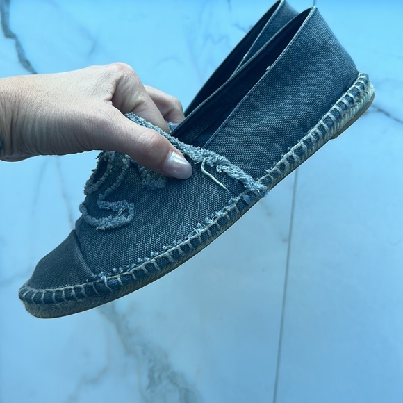 CHANEL Interlocking CC Logo Raw-Edge Trim Espadrilles - Picture 6 of 6